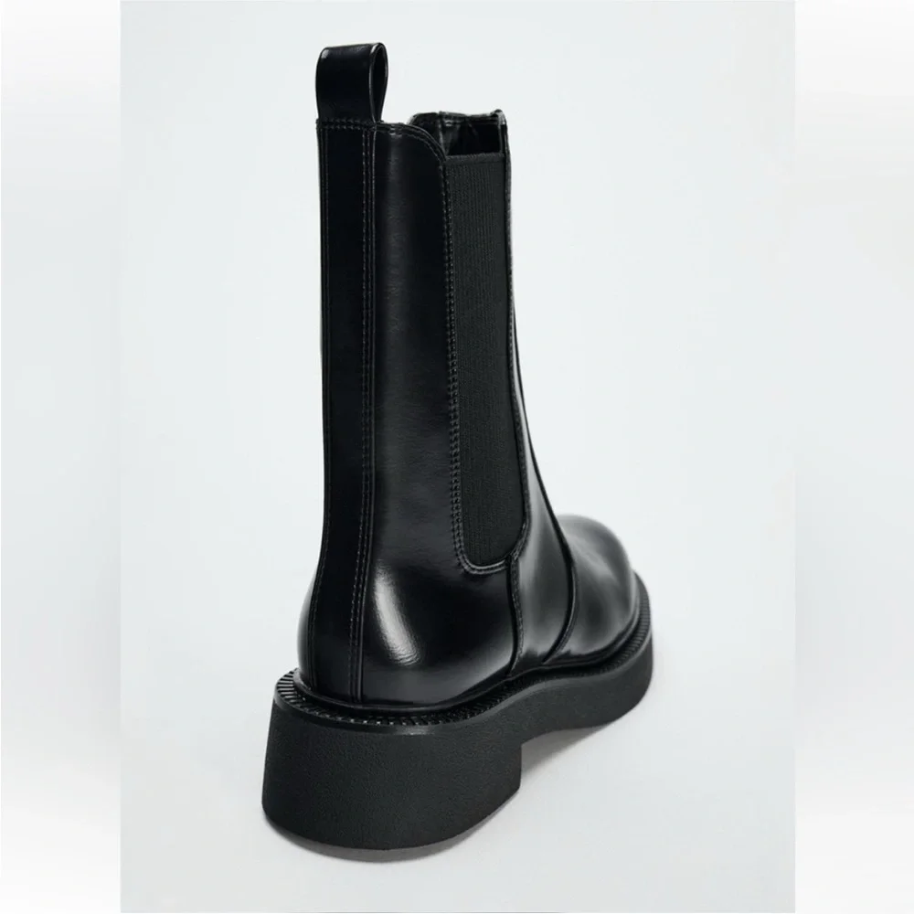 Zara Chelsea combination vegan leather chunky sole black ankle booties sz.6